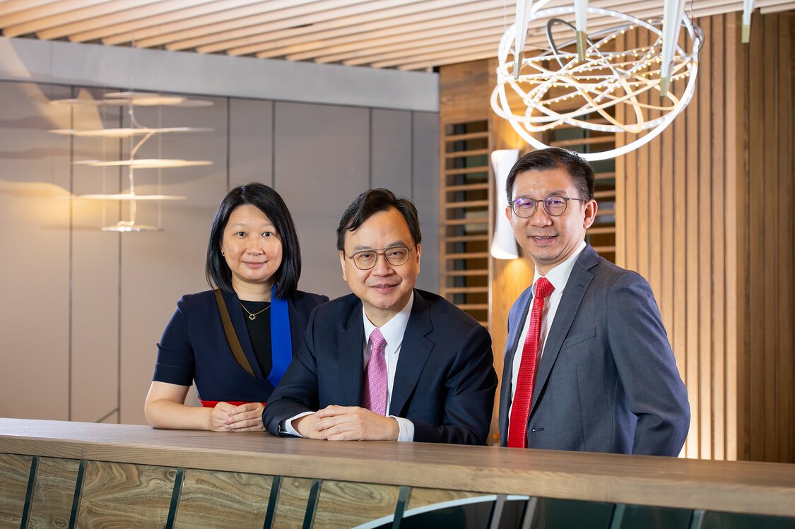 創新診斷科技中心創辦人盧煜明教授、趙慧君教授及陳君賜教授。