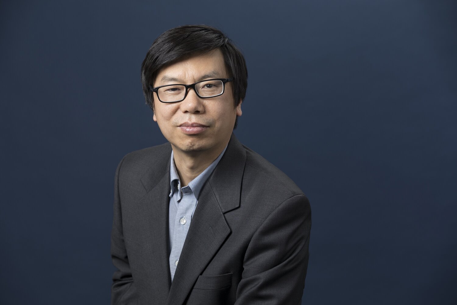 徐波教授: 中國科學院香港創新研究院人工智能與機器人研究中心主任、中國科學院自動化研究所所長。