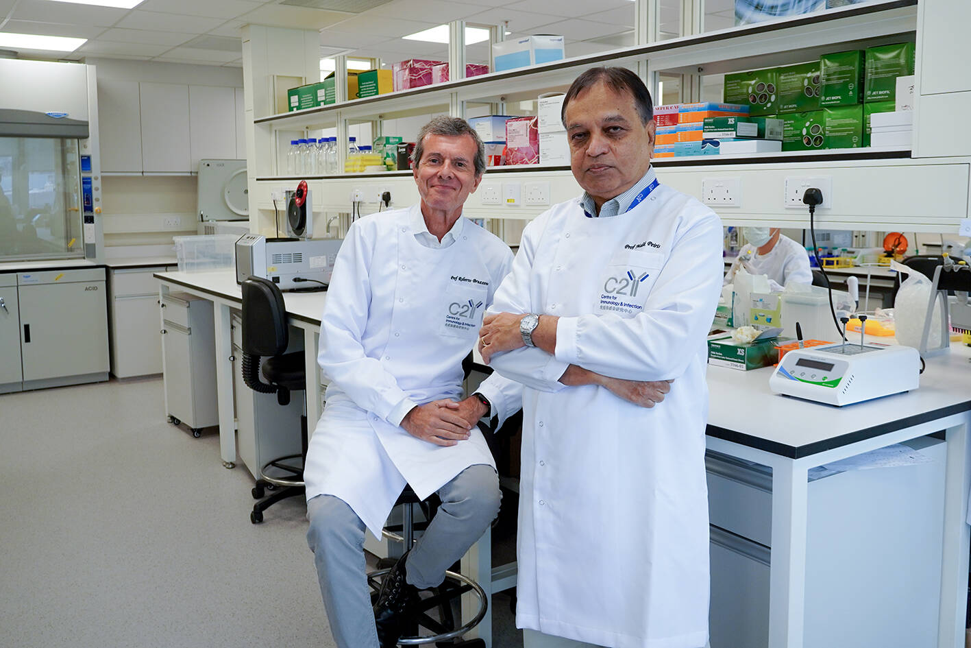 (Right) Prof. Malik Peiris (Left) Prof. Roberto Bruzzone.