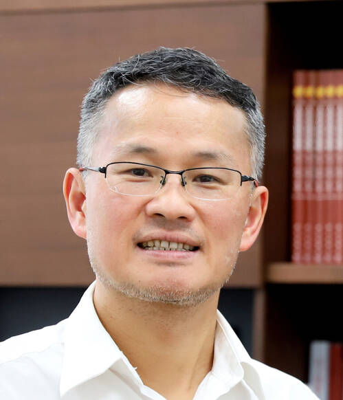 Professor Duanqing Pei 