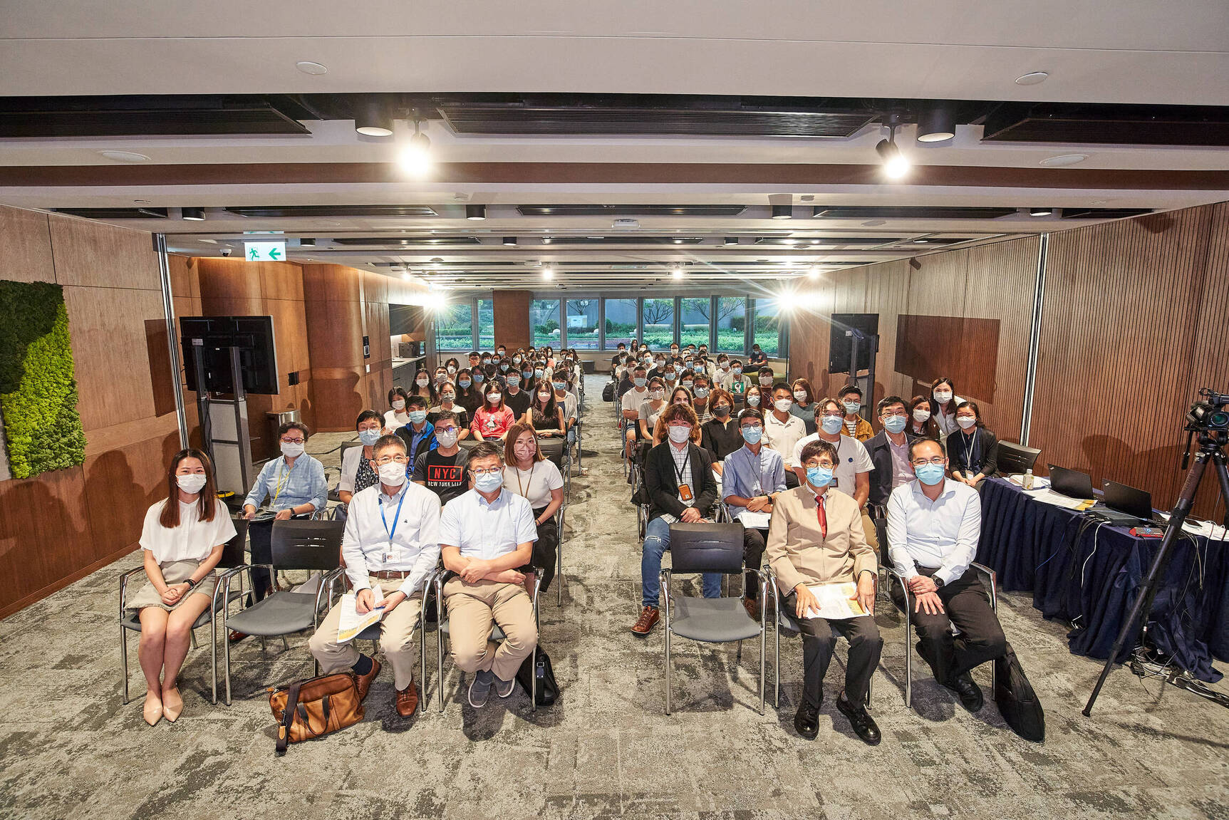 病毒與疫苗研究中心、香港大學微生物學系及香港科技園合辦「應對新興傳染病」研討會。