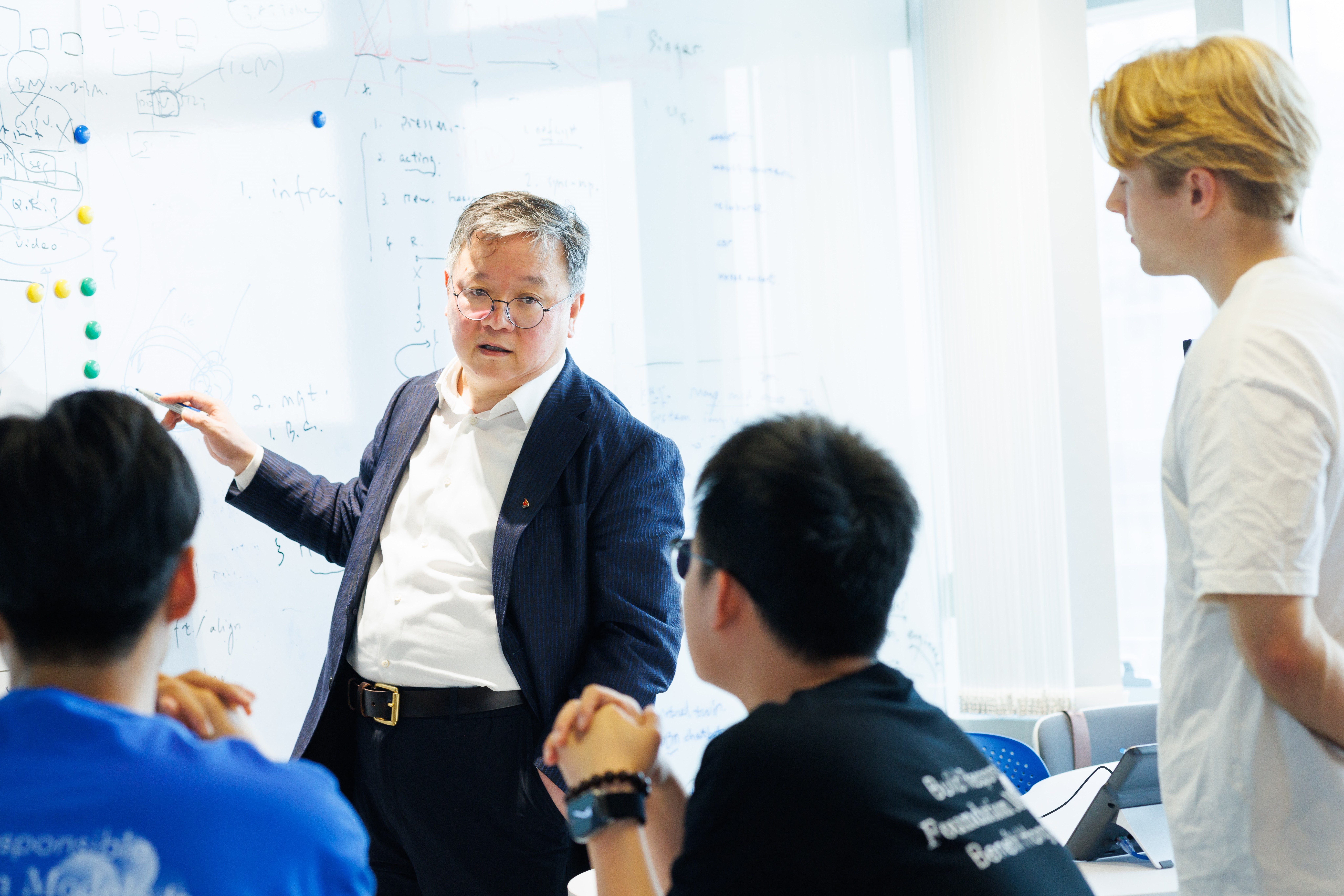 HKGAI Center Director Prof. Yike Guo and researchers