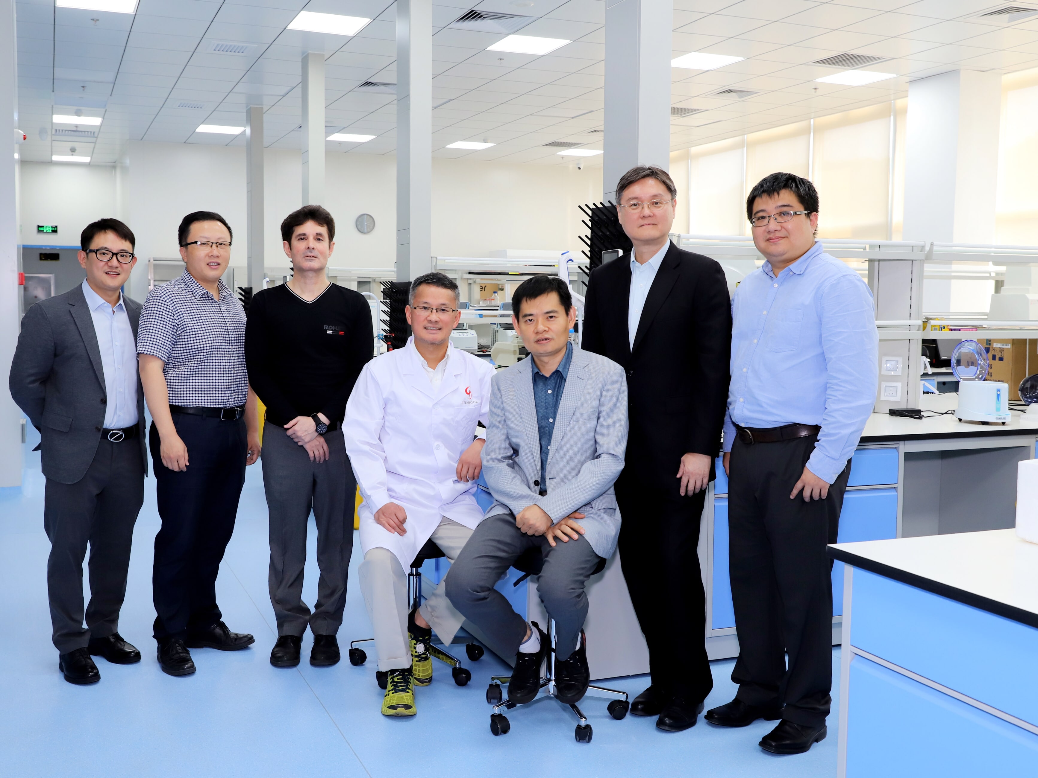 Co-Directors (middle seated, left to right): Prof. Pei Duanqing, Prof. Pan Guangjin; Core team members (from left back to right): Mr. Gong Jucheng, Prof. Qin Dajiang, Dr. Micky Tortorella, Mr. Eddie Ching, Dr. Wang Yaofeng.